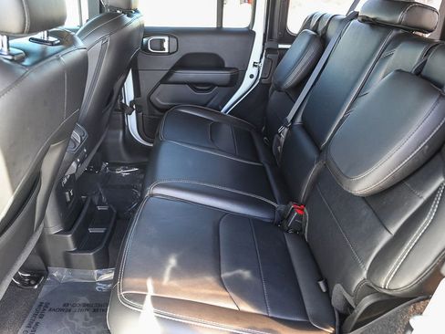 Used 2023 Jeep Wrangler Unlimited Sahara image 19