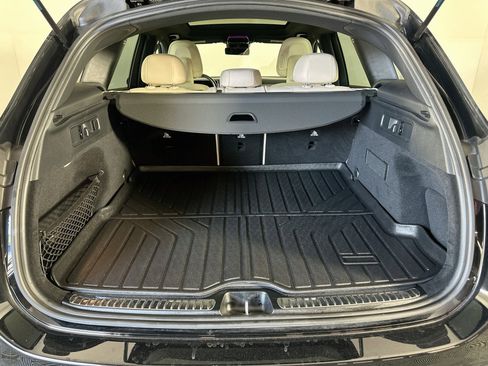 Used 2024 Mercedes-Benz GLC 300 4MATIC image 29