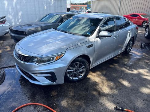 Used 2019 Kia Optima LX FWD image 2