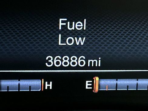 Used 2023 Jeep Renegade Latitude w/ Sun/Sound Group image 11