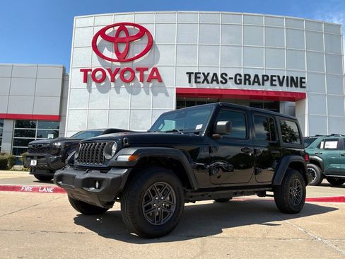 Used 2025 Jeep Wrangler Unlimited Sport AWD/4WD image 2