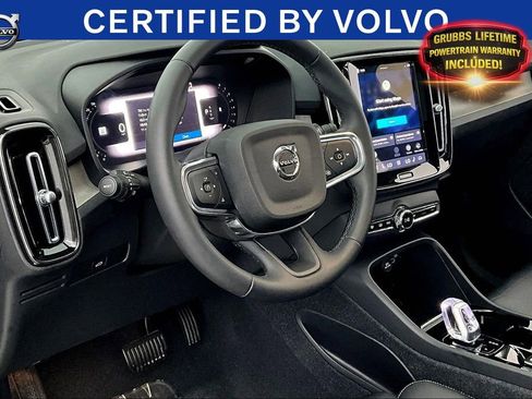 Used 2023 Volvo XC40 B4 Plus FWD image 18