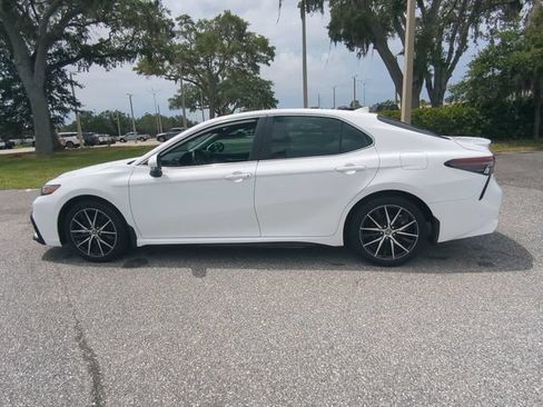 Used 2022 Toyota Camry SE FWD image 8