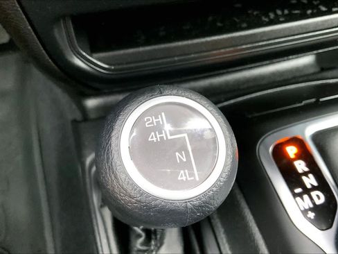 Used 2024 Jeep Wrangler Unlimited Sahara AWD/4WD image 35