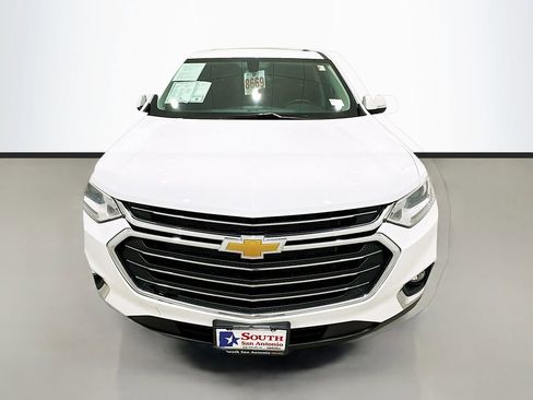Used 2020 Chevrolet Traverse LT w/ LPO, Cargo Package FWD image 2