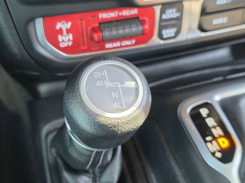 Used 2025 Jeep Wrangler Unlimited Rubicon AWD/4WD image 23