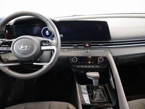 Used 2025 Hyundai Elantra SEL FWD image 12
