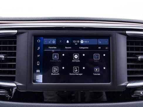 Used 2023 Chrysler Voyager LX image 23