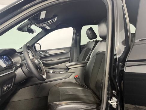 Used 2025 Jeep Grand Cherokee Altitude AWD/4WD image 18