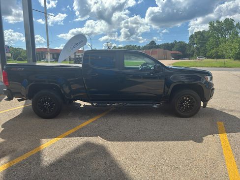 Used 2022 Chevrolet Colorado Z71 w/ Trail Boss Package AWD/4WD image 12