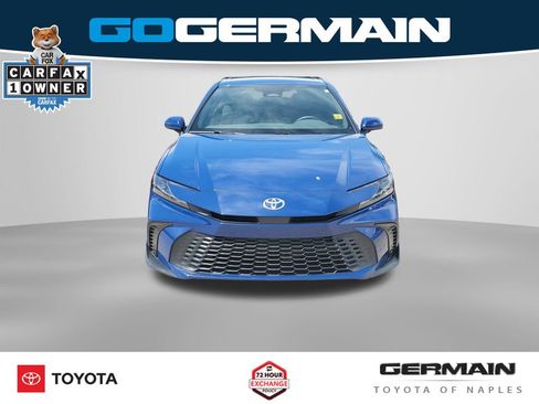 Used 2025 Toyota Camry SE FWD image 3