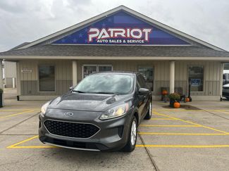 Used 2020 Ford Escape SE image 1