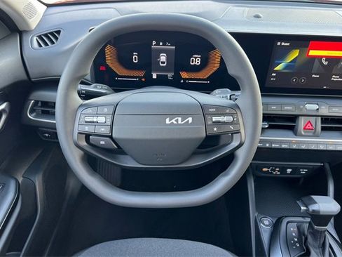 New 2025 Kia K4 LXS image 16