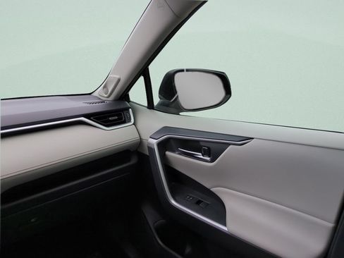 Used 2022 Toyota RAV4 XLE Premium FWD image 13