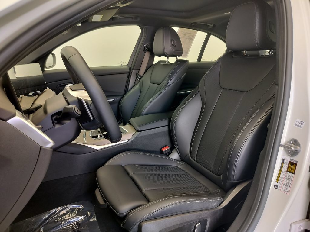 Certified 2025 BMW 330i Sedan RWD image 9