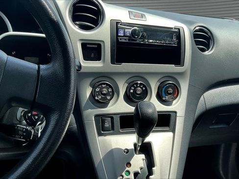 Used 2010 Pontiac Vibe w/ Preferred Package FWD image 14