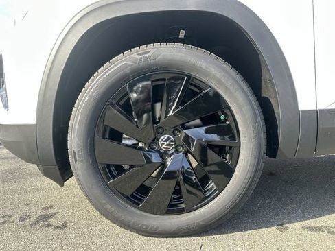 New 2026 Volkswagen Atlas Cross Sport SE image 11