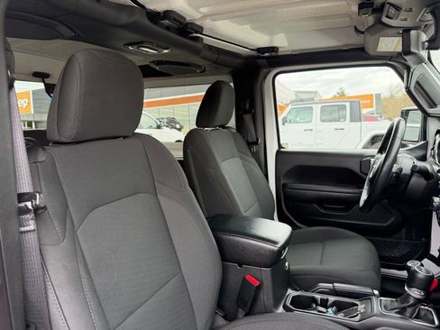 Used 2022 Jeep Wrangler Sport S image 29