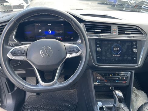 Used 2023 Volkswagen Tiguan SE w/ Panoramic Sunroof Package AWD/4WD image 12