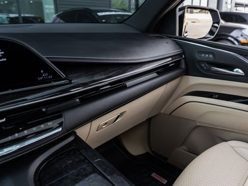 Used 2023 Cadillac Escalade Premium Luxury image 28
