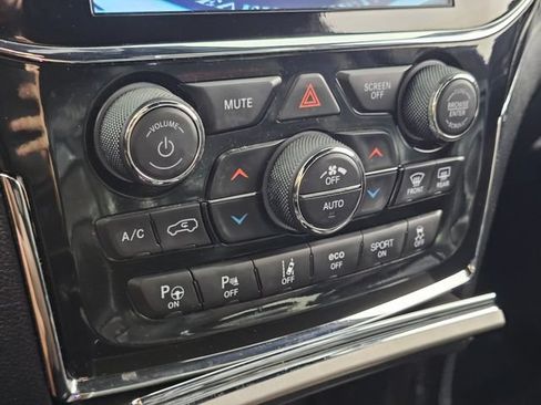 Used 2019 Jeep Grand Cherokee Trailhawk w/ Trailhawk Luxury Group AWD/4WD image 30