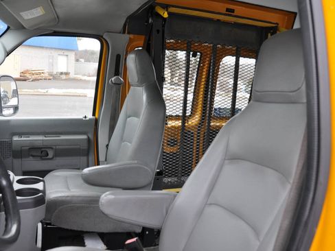 Used 2014 Ford E-250 and Econoline 250 Extended w/ Power Group RWD image 18