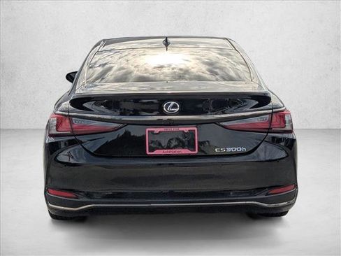 Used 2022 Lexus ES 300h F Sport image 6