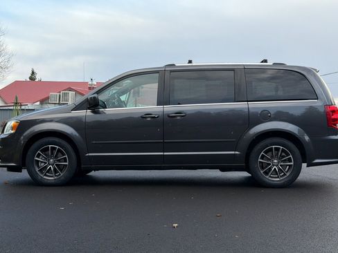 Used 2017 Dodge Grand Caravan SXT image 8