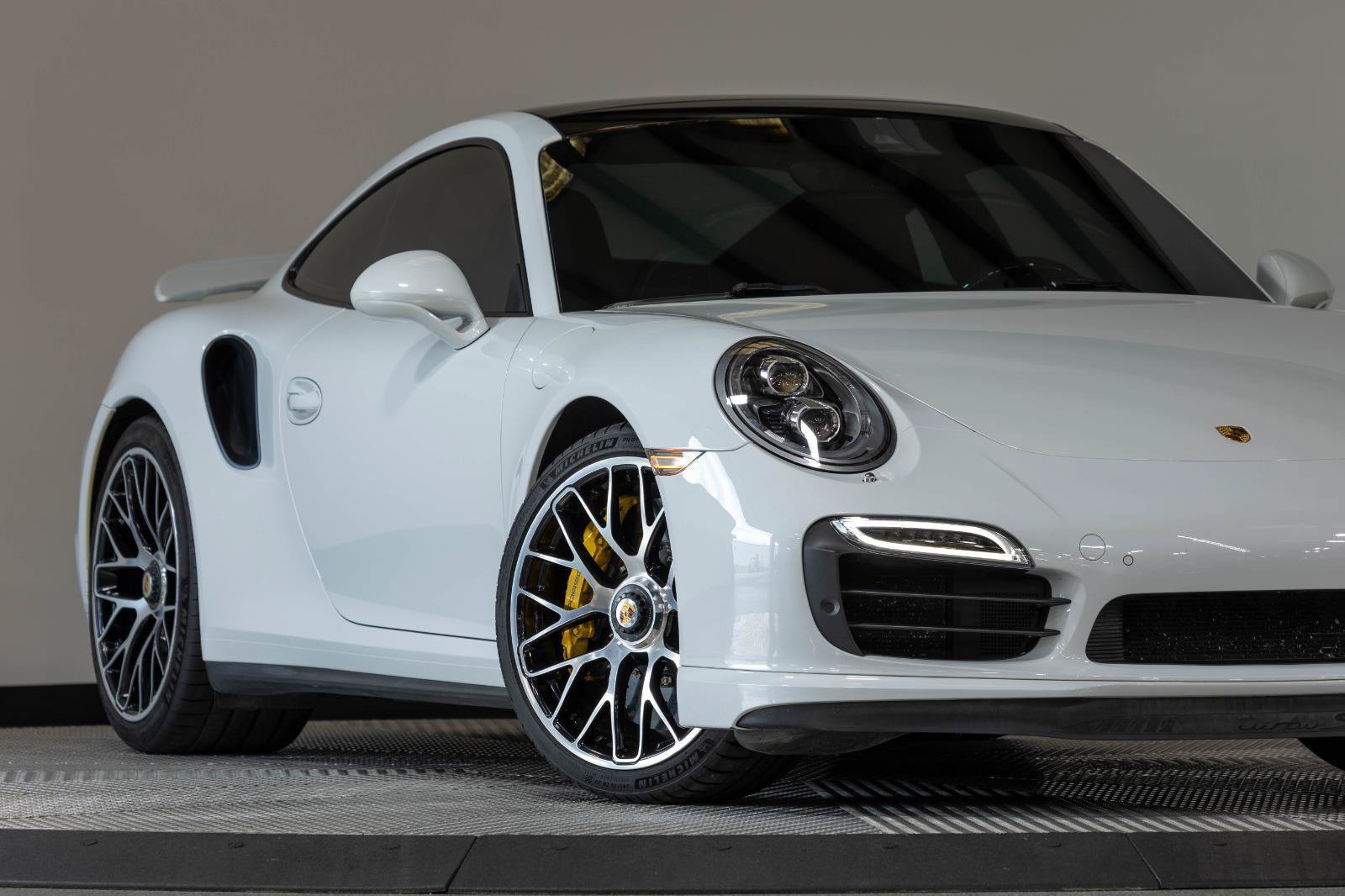 Used 2015 Porsche 911 Turbo S AWD/4WD image 31