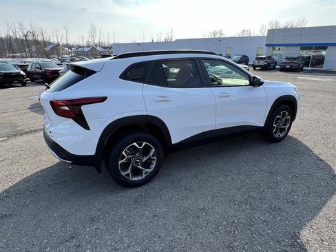 New 2026 Chevrolet Trax LT w/ Driver Confidence Package image 6