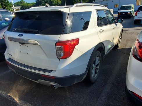 Used 2021 Ford Explorer Limited w/ Equipment Group 301A RWD image 10
