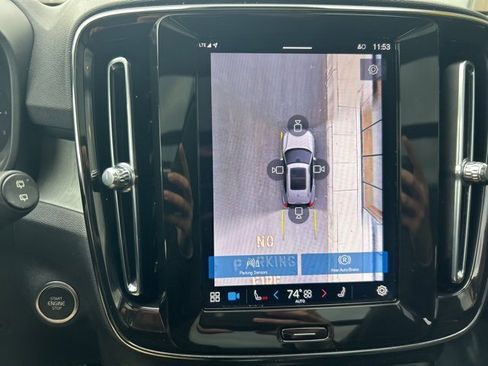 Certified 2025 Volvo XC40 B5 Plus image 24