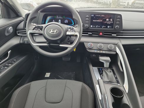 New 2026 Hyundai Elantra SE FWD image 10
