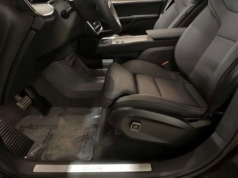 Used 2025 Volvo EX90 Ultra AWD/4WD image 32