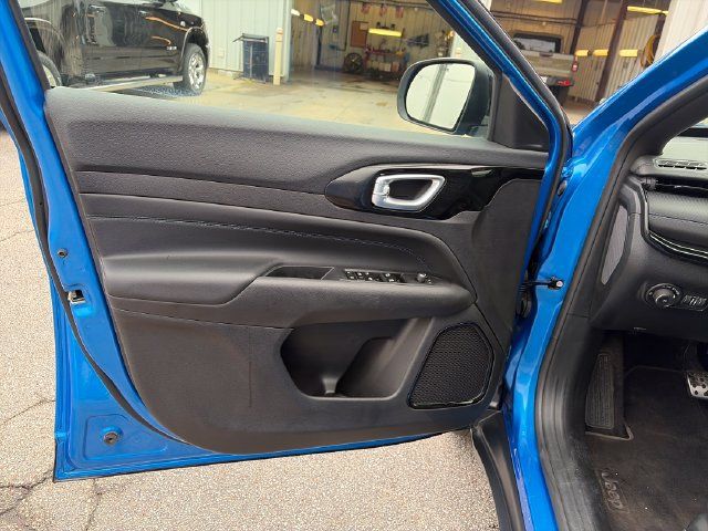 Used 2026 Jeep Compass Latitude AWD/4WD image 10