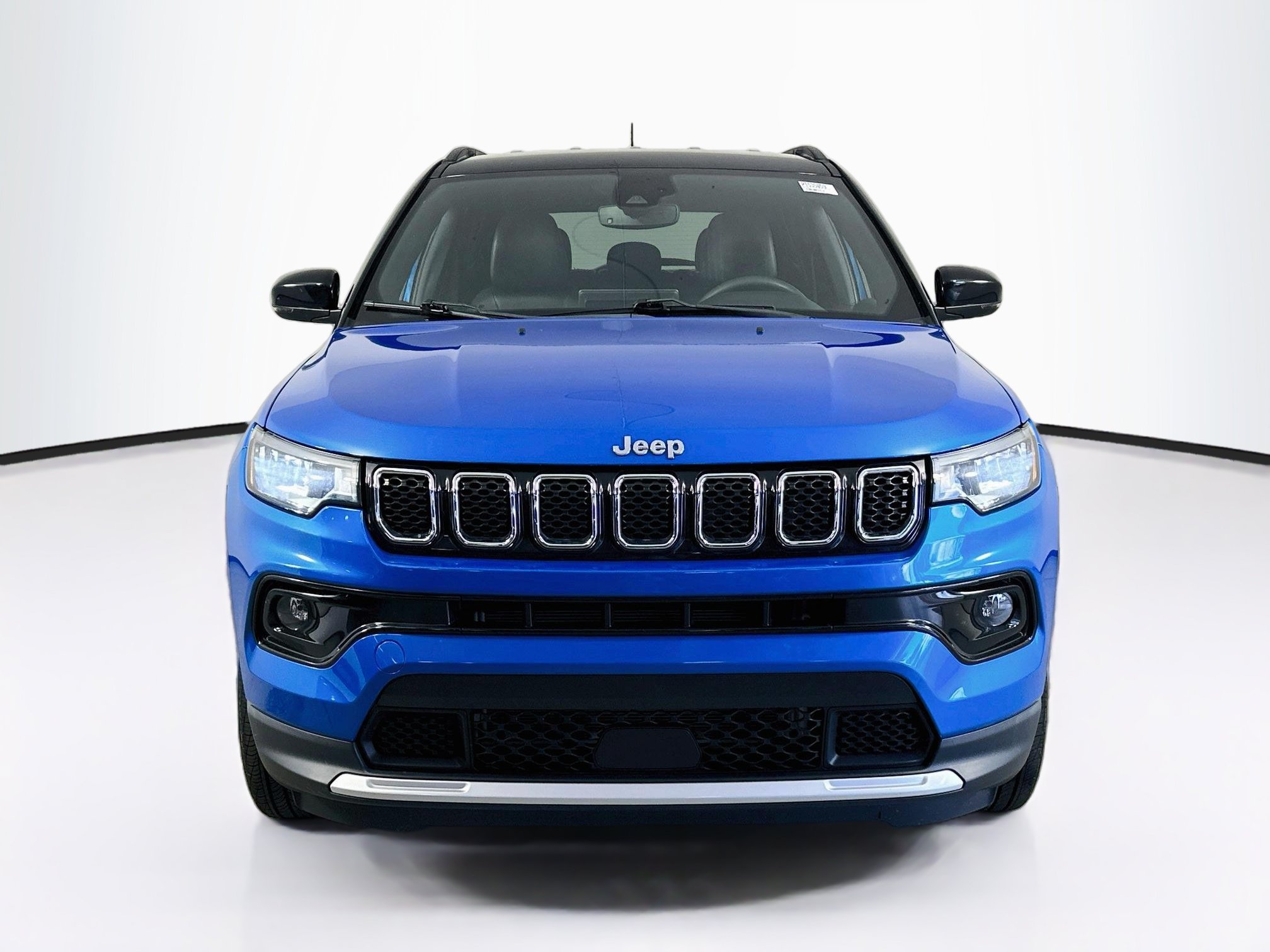 Used 2023 Jeep Compass Limited AWD/4WD image 2