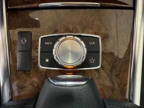 Used 2014 Mercedes-Benz E 350 4MATIC Sedan image 31
