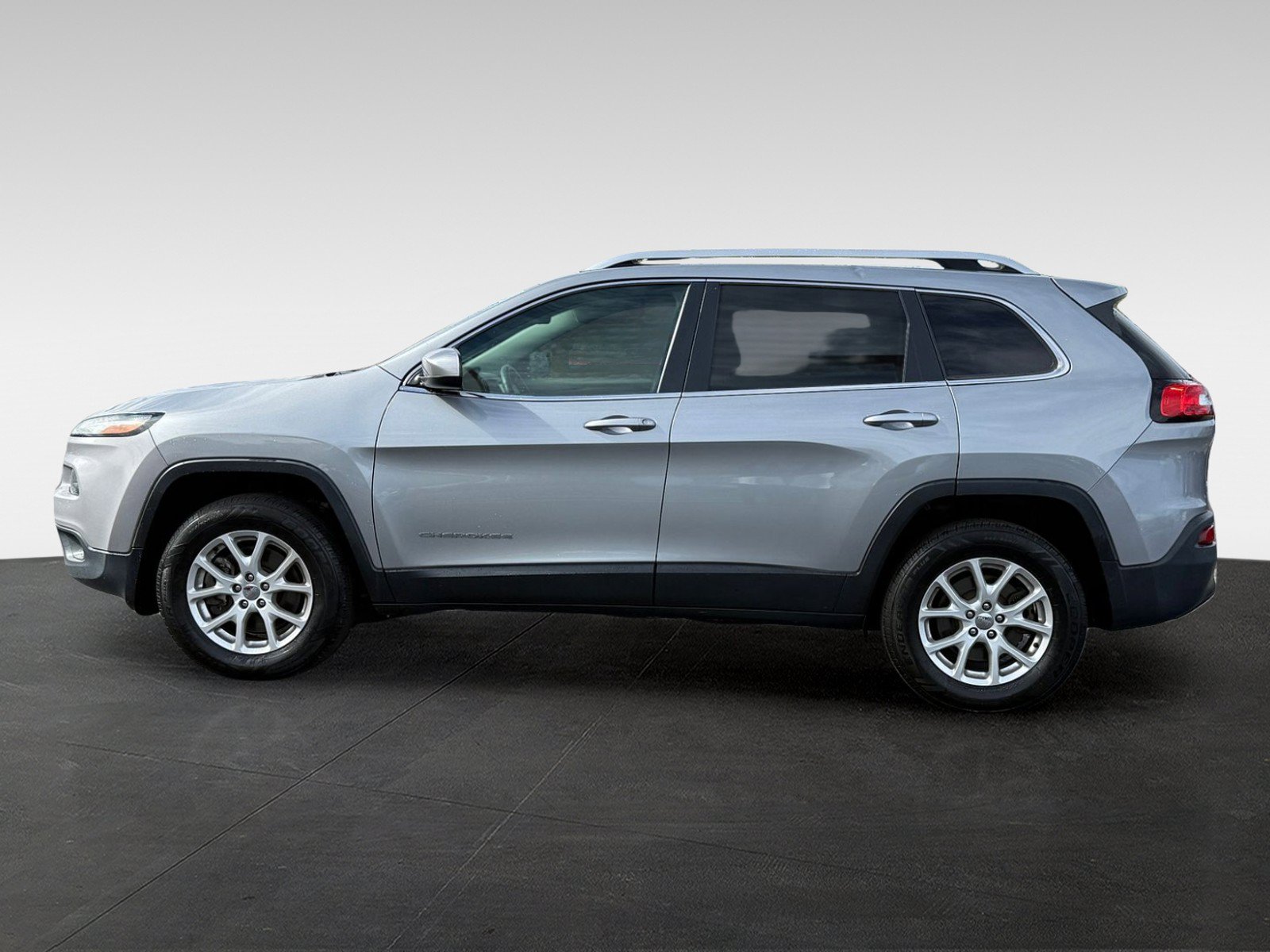 Used 2016 Jeep Cherokee Latitude AWD/4WD image 8