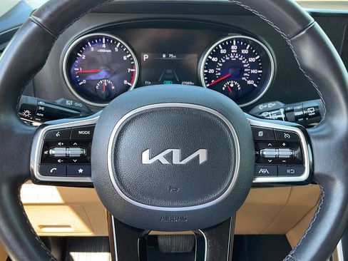 Used 2024 Kia Carnival LX FWD image 7
