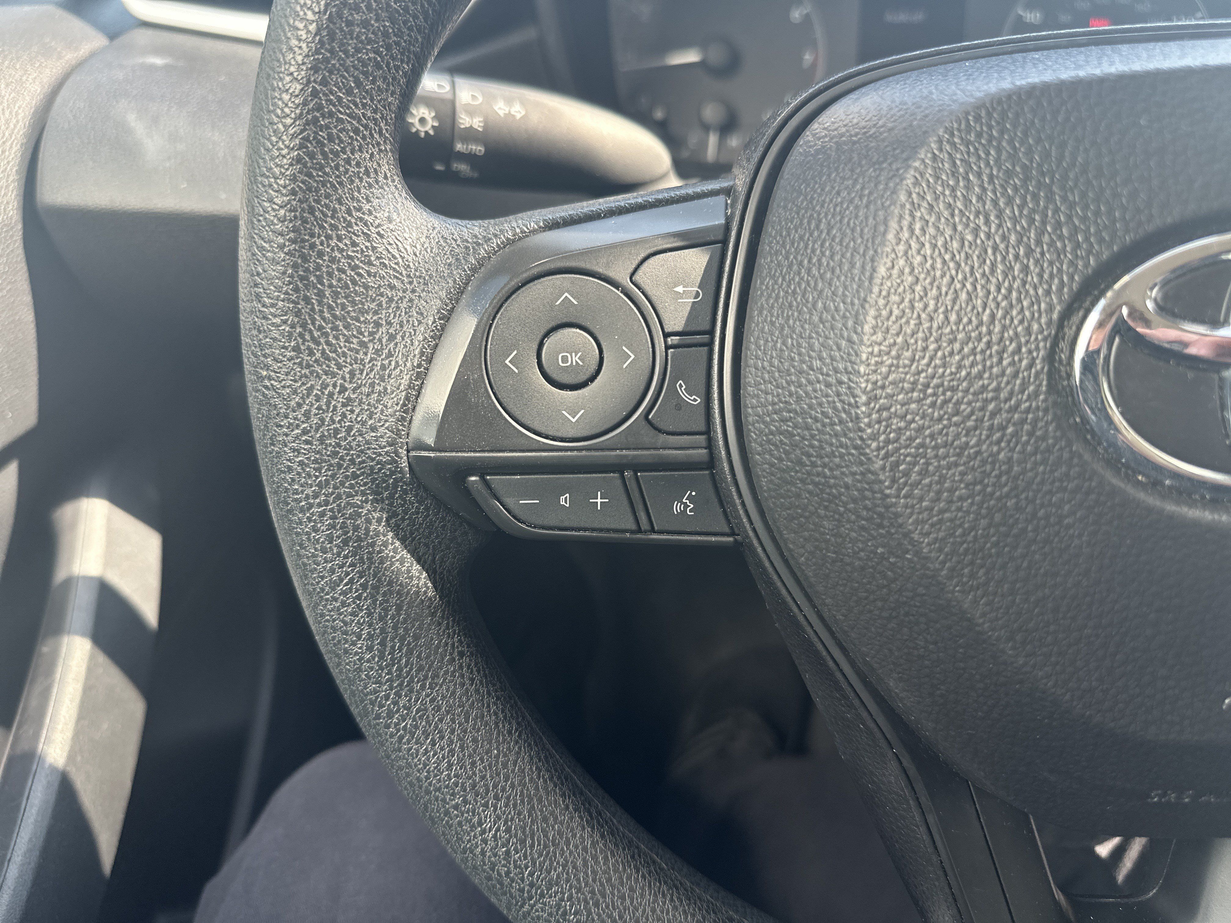 Used 2025 Toyota Corolla LE FWD image 18