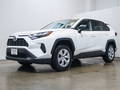 Used 2025 Toyota RAV4 LE AWD/4WD image 3