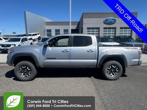 Used 2021 Toyota Tacoma TRD Off-Road w/ Technology Package AWD/4WD image 5