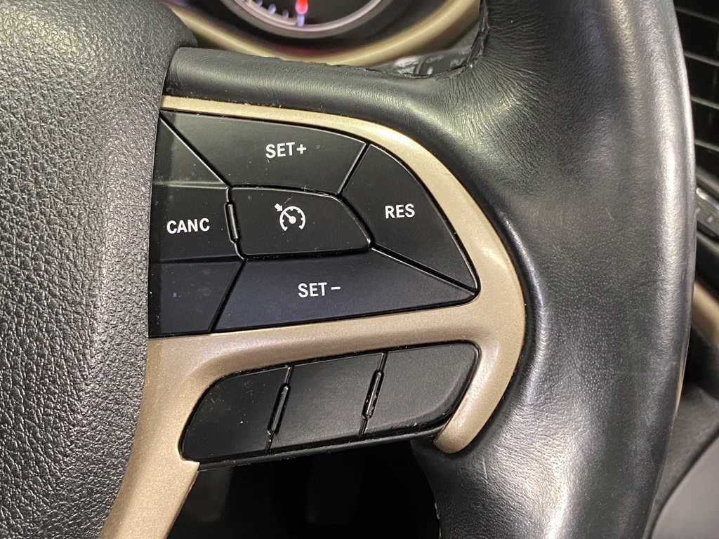 Used 2018 Jeep Cherokee Limited AWD/4WD image 36