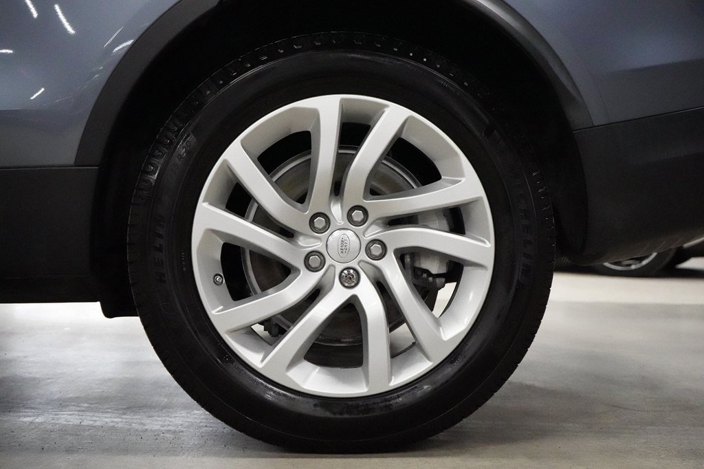 Used 2018 Land Rover Discovery HSE AWD/4WD image 37