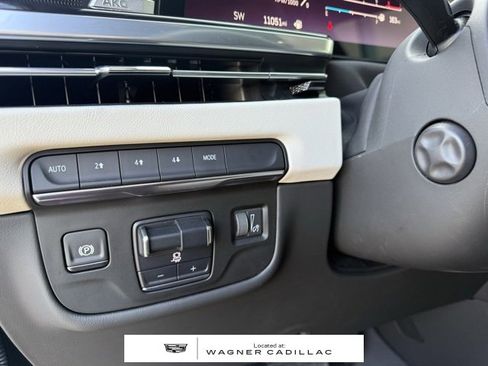 Used 2025 Cadillac Escalade Sport w/ LPO, ONYX Package image 19