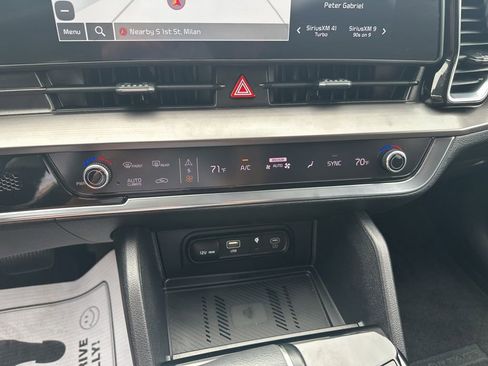 Used 2025 Kia Sportage EX FWD image 24
