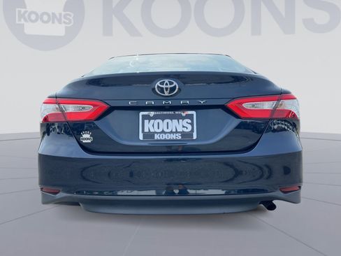 Used 2018 Toyota Camry FWD image 5