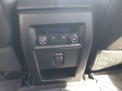 Used 2023 Chevrolet Traverse LT image 20