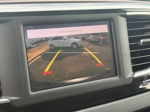 Used 2022 Chrysler Voyager LX image 19