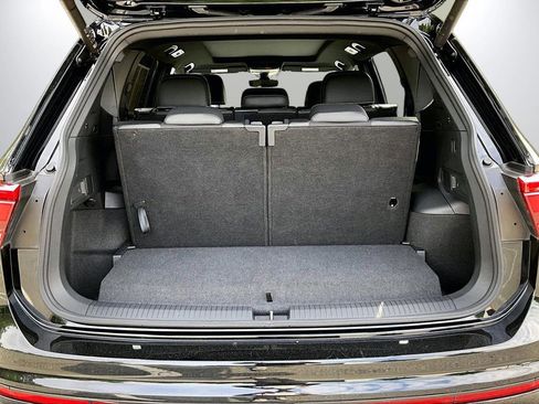 Used 2024 Volkswagen Tiguan SE R-Line FWD image 26